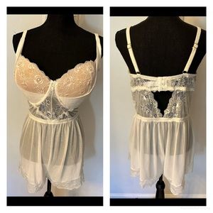 NWOT•FREDERICK’S WHITE LACE ROMPER•2X